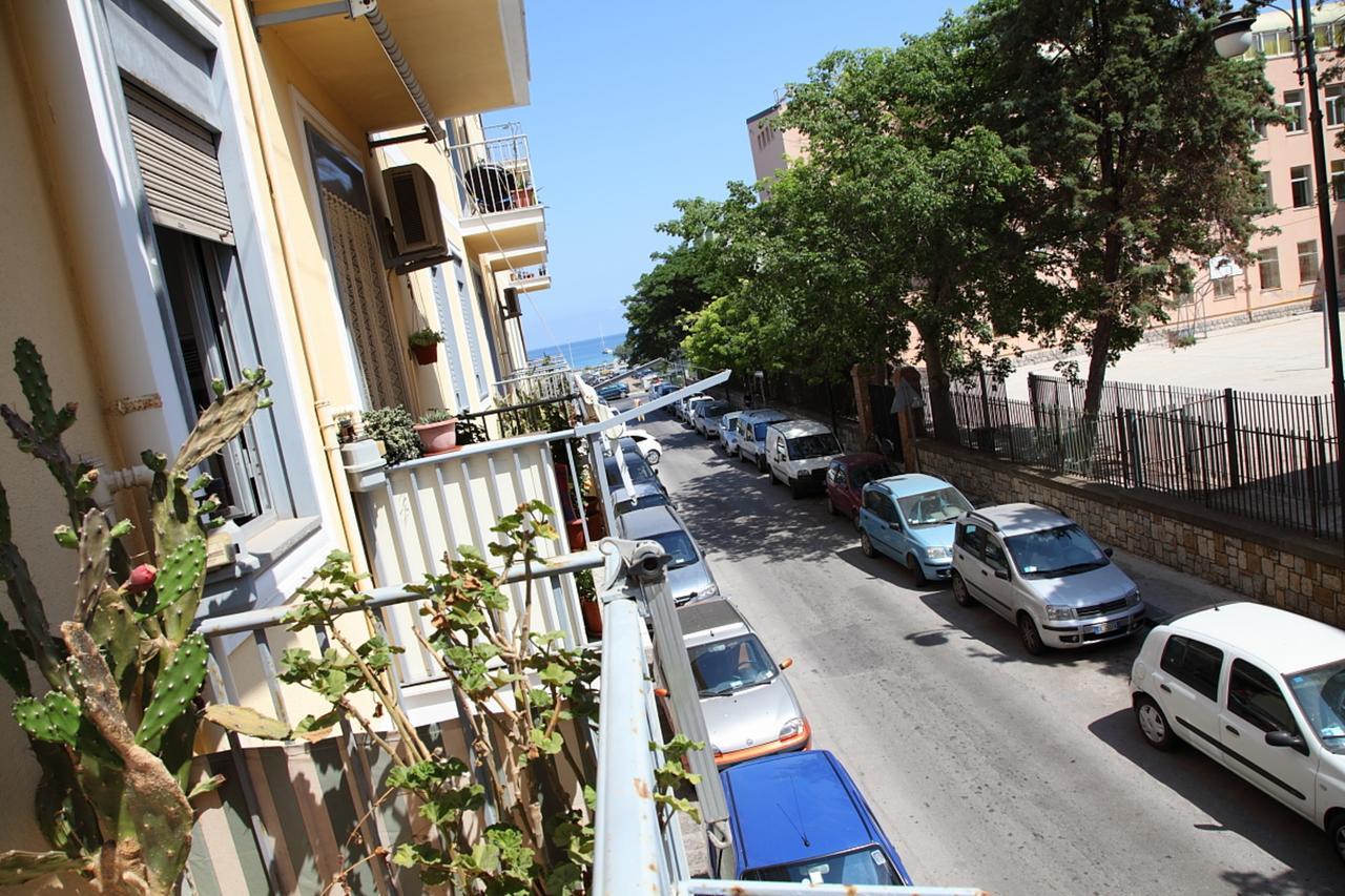Family House - By Vacation Service Cefalù Eksteriør billede
