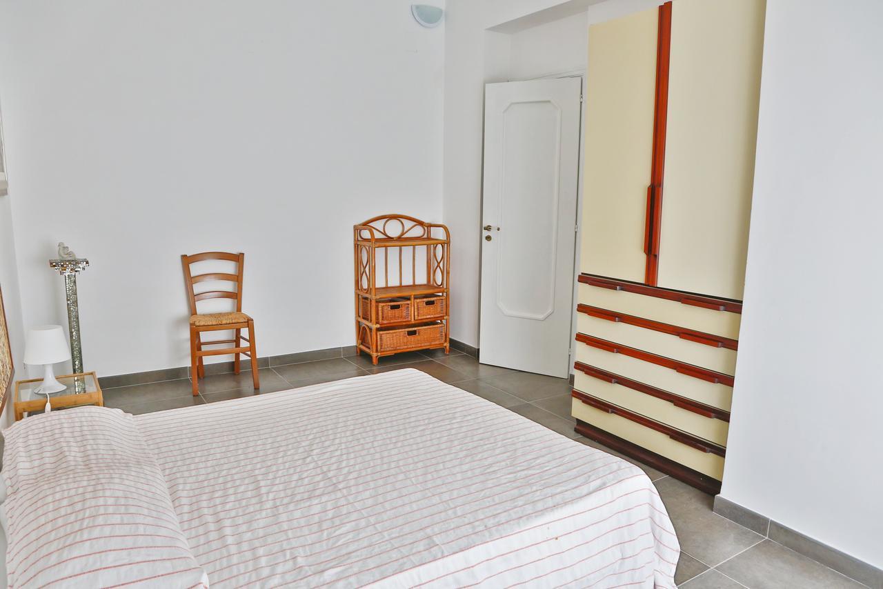 Family House - By Vacation Service Cefalù Eksteriør billede